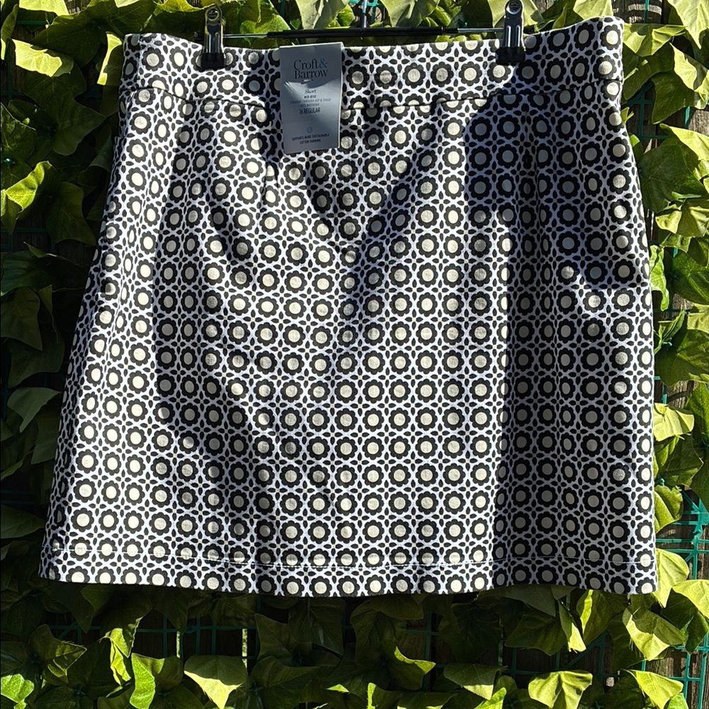 Stylish Black and White Patterned Skirt